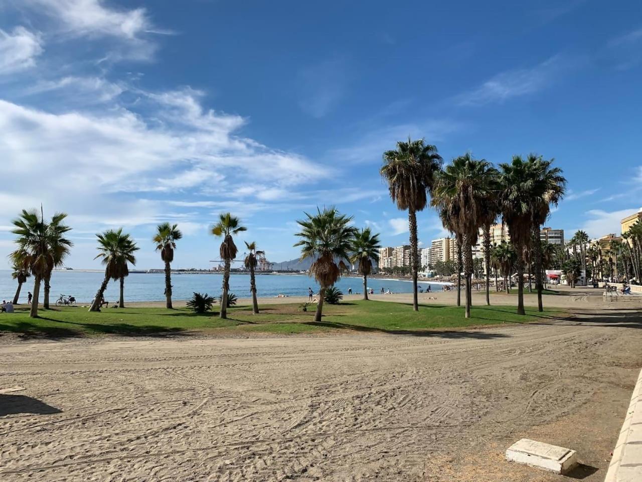 Malagueta Sol Y Playa Apartment มาลากา ภายนอก รูปภาพ
